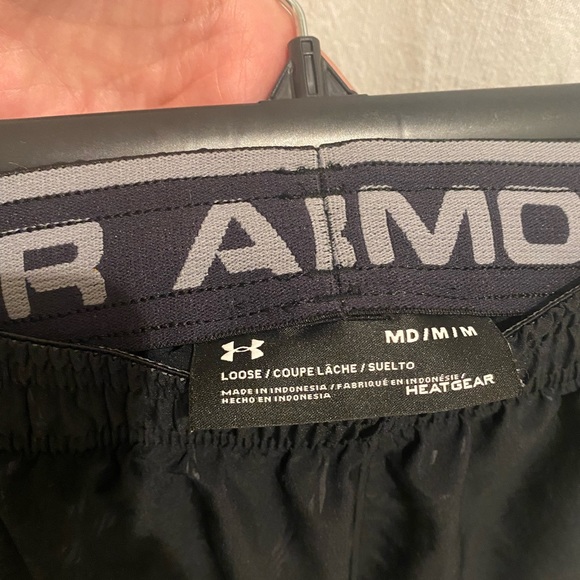 Mens black Under Armour shorts. Excellent condition, smoke free home. - Picture 3 of 4